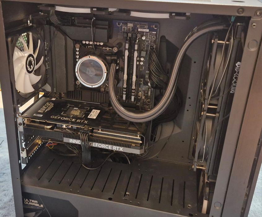 Calculator complet plus monitor, tastatura