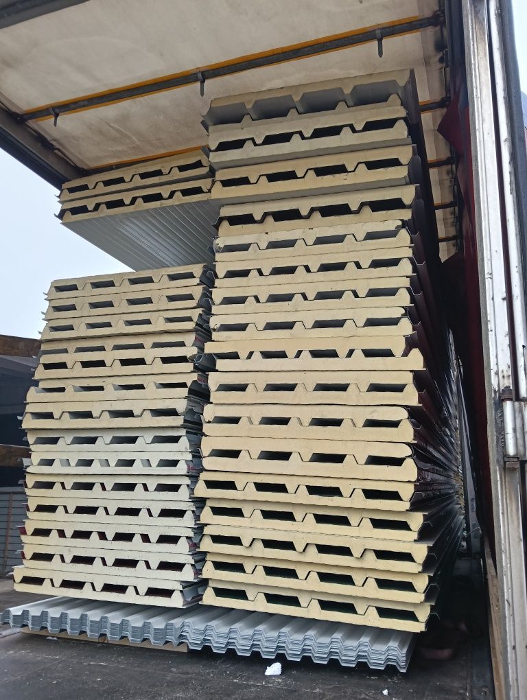 Panou Sandwich acoperiș lung 6m