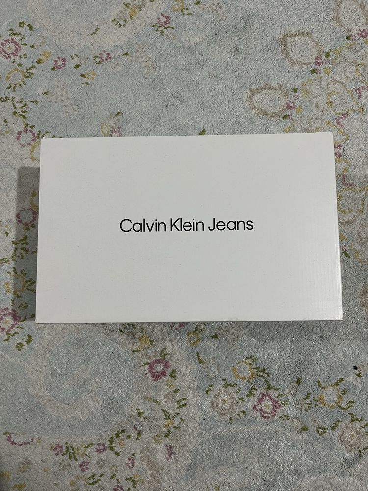 Продам оригинальные кроссовки Calvin Klein Jeans