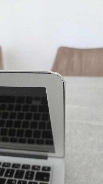 MacBook Air (2014) în stare acceptabilă + încărcător original