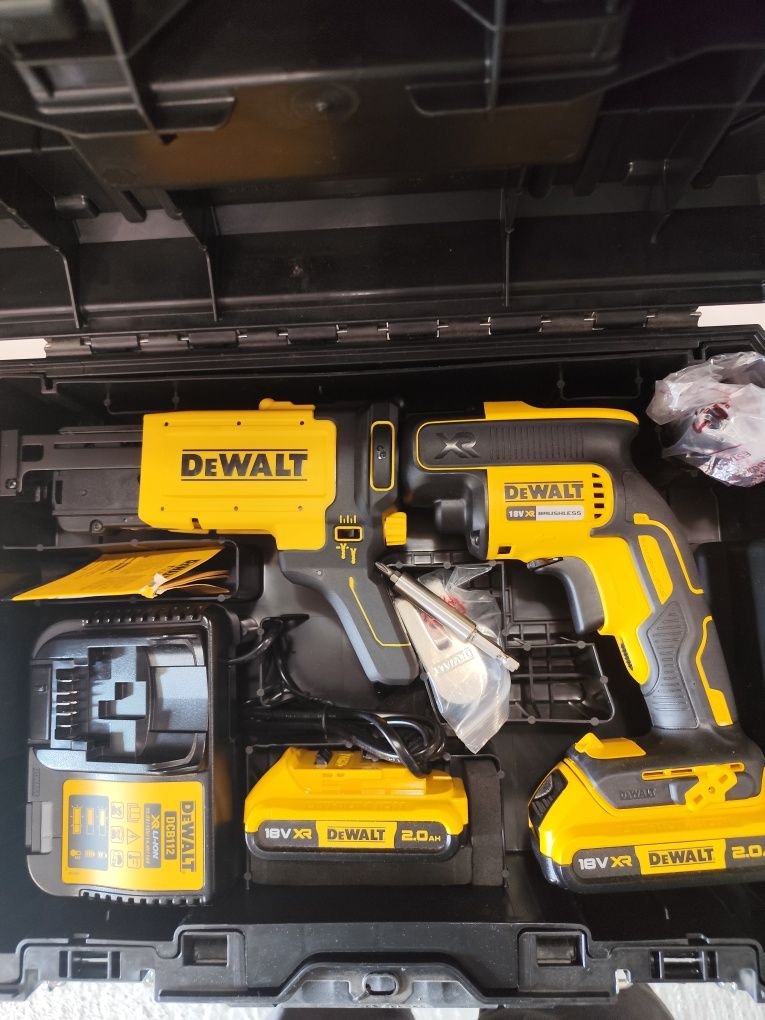 Безчетков винтоверт за гипсокартон Девалт DeWalt DCF620D2K