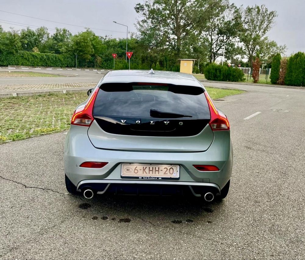 Volvo V40 R-Design Camera piele alcantara
