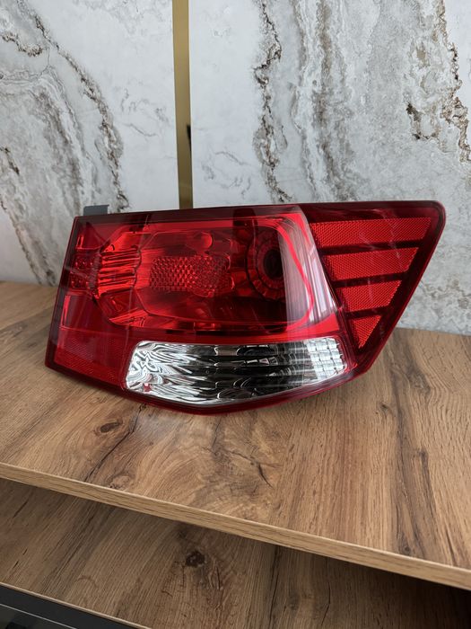 Продам задний правый фонарь кия серато