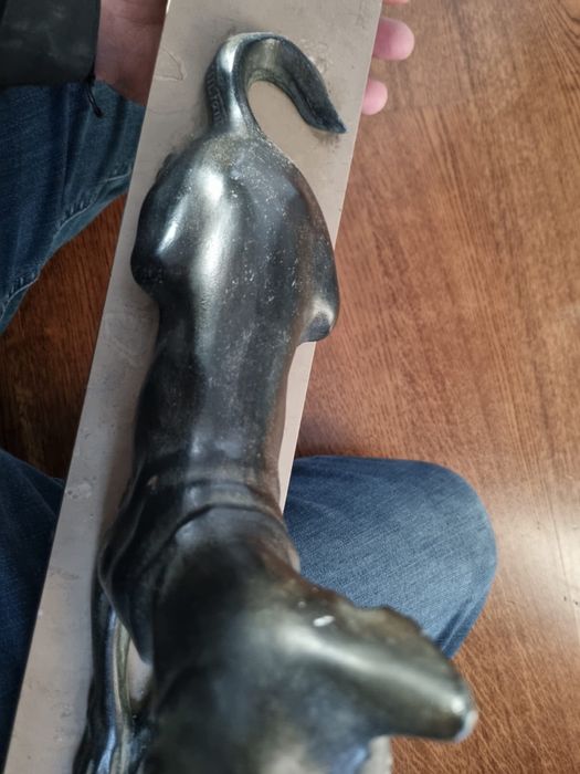 Sculptuta pe suport de marmura