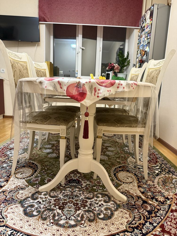 Кухонные стулья и стол