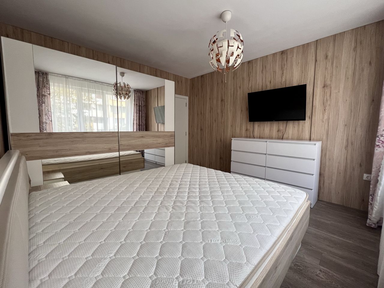 Дава се под наем Двустаен апартамент в София, Дружба 2 - 79 кв.м за 690 € - Снимка #2