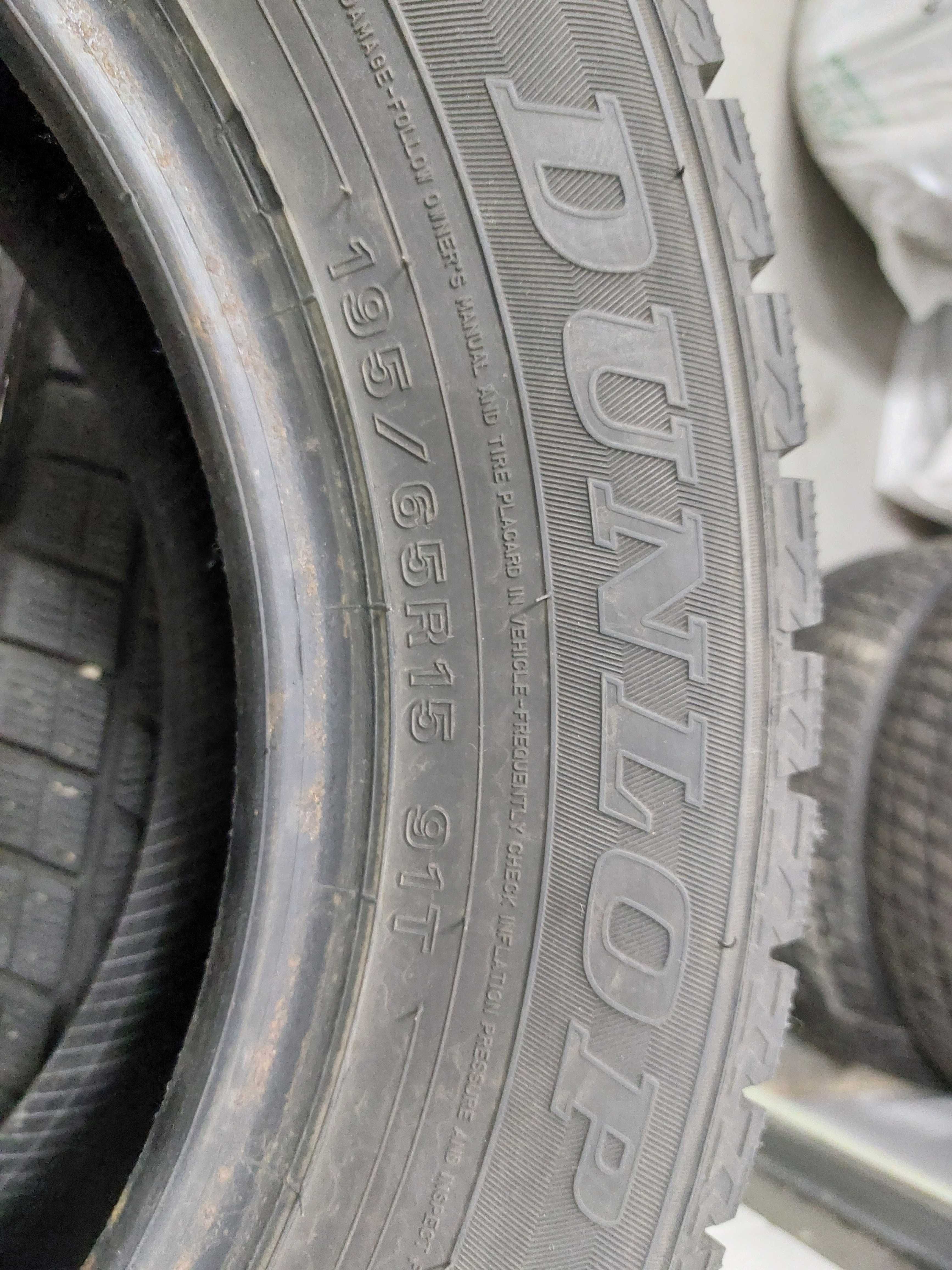 Продам комплект зимних шин 195/65R15 Dunlop Winter MAXX WM 02 91T