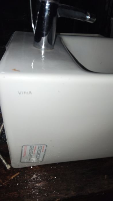 Vând obiecte sanitare și calorifere