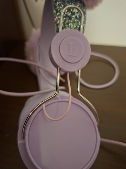 Vând casti pentru fetite