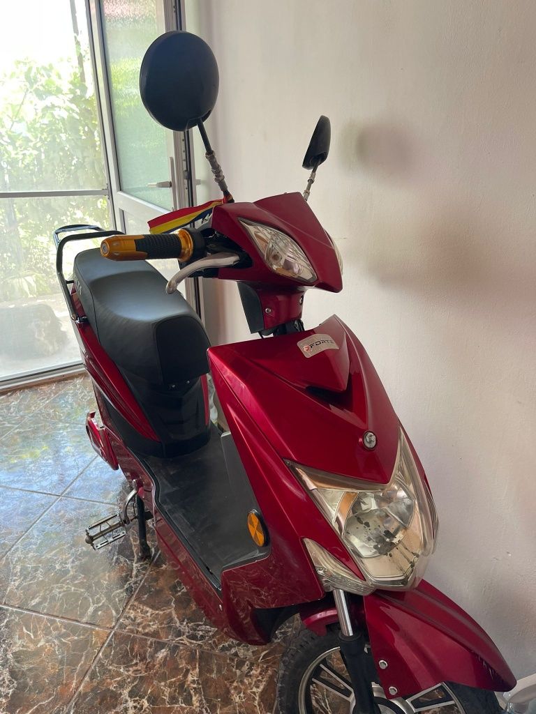 Scuter electric Volta Electric FARA PERMIS,