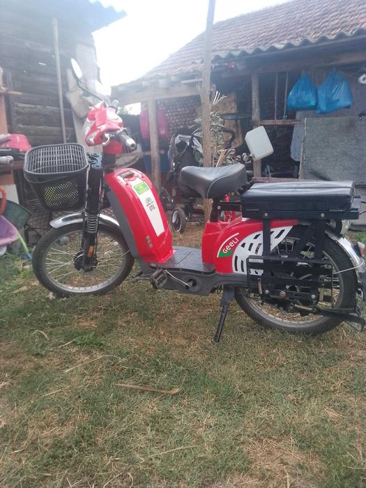 Scuter electric nou cumpărat de 4 luni garanție 2 ani