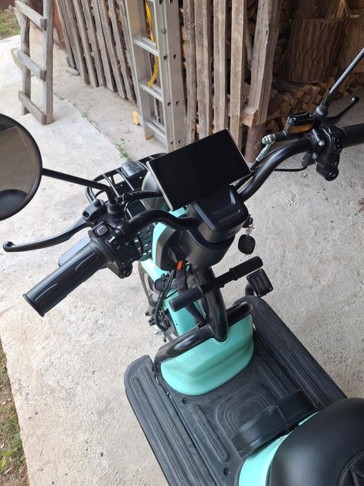 Scuter electric pe 3 roti