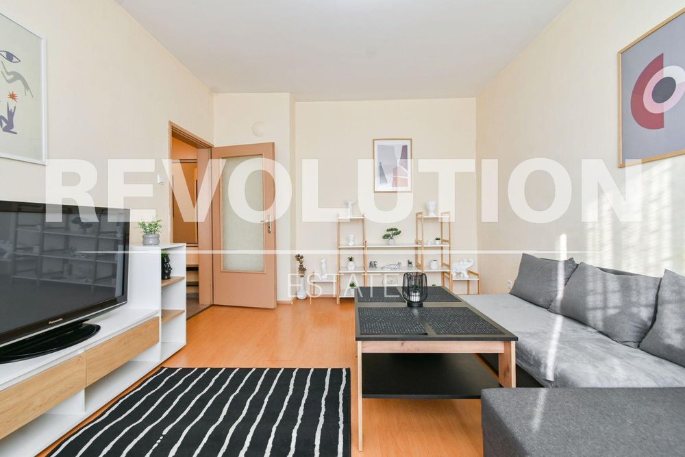 Двустаен апартамент в ж.к. Гоце Делчев.