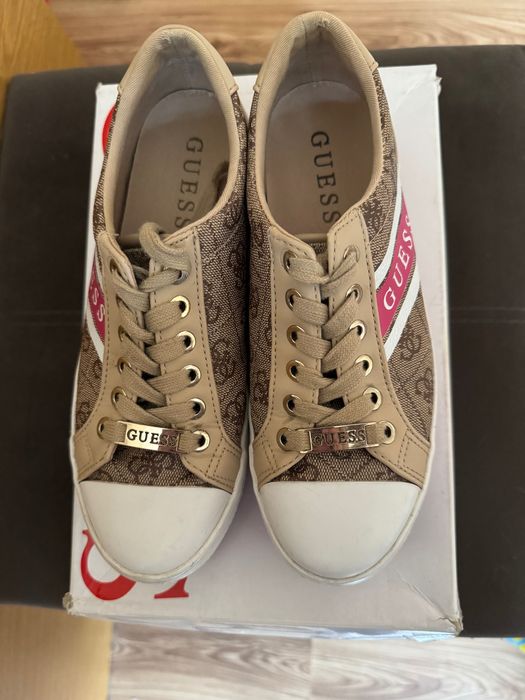 Употребявани сникърси GUESS