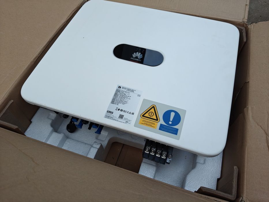 Invertor Huawei trifazat