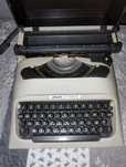 Mașina de scris Olivetti