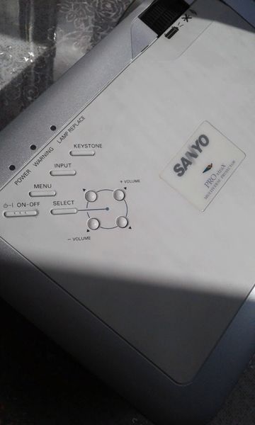 Продам или меняю Sanyo мультимедийный видеопроектор PLC-XU76 (лучше TV