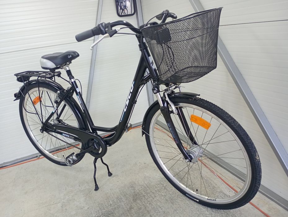 Vând bicicletă damă CYCO,cu 7 vit Nexus,frână picior,negru