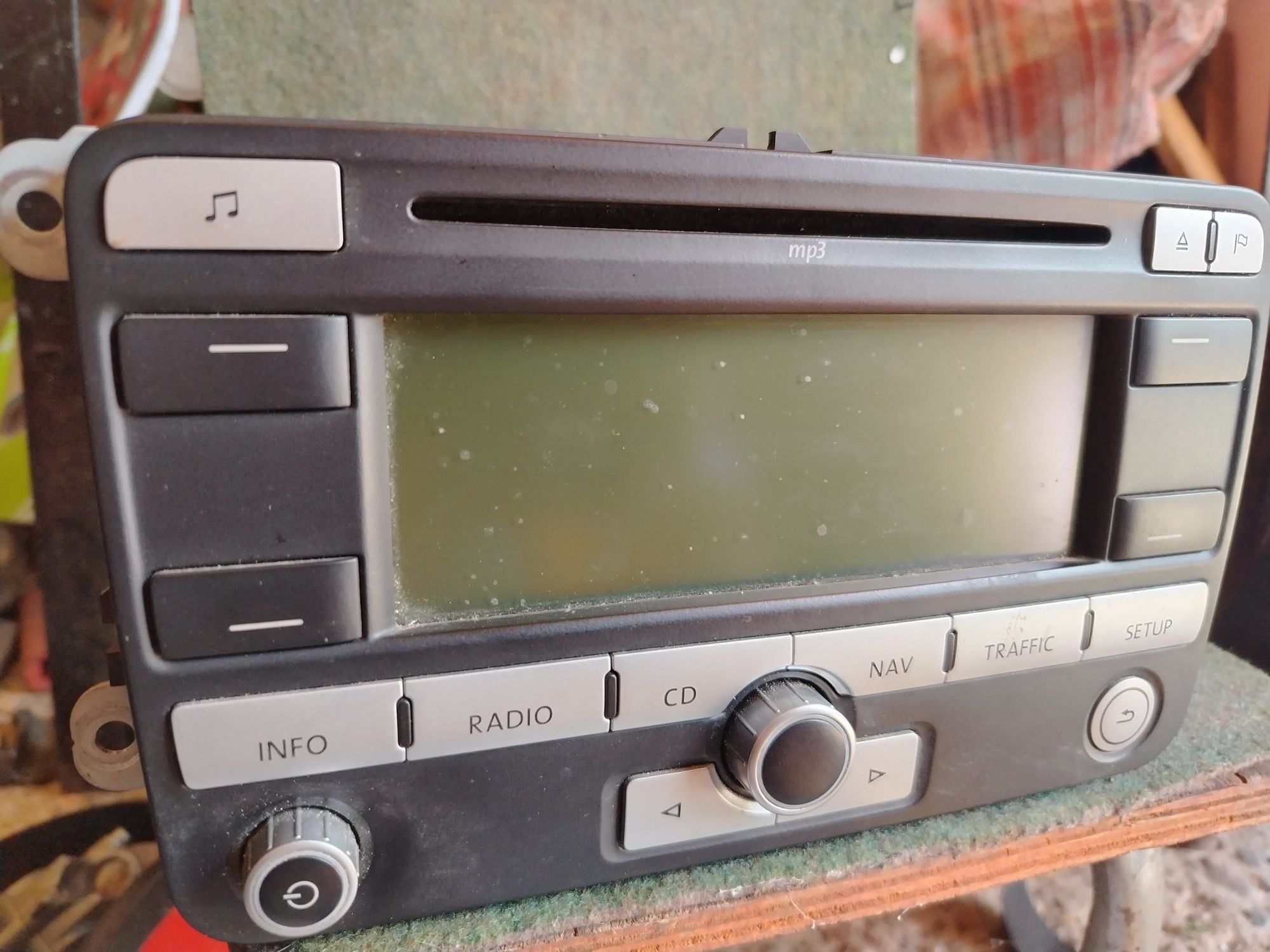 CD/ MP3 radio player подходящ за VW golf 5/ golf plus и други модели