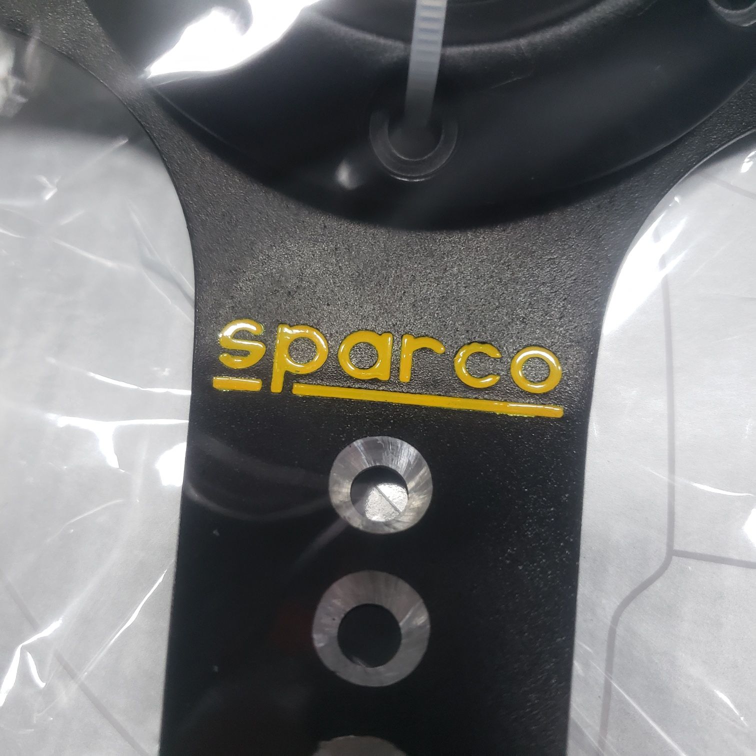 Спортен волан Sparco (черно с червено)