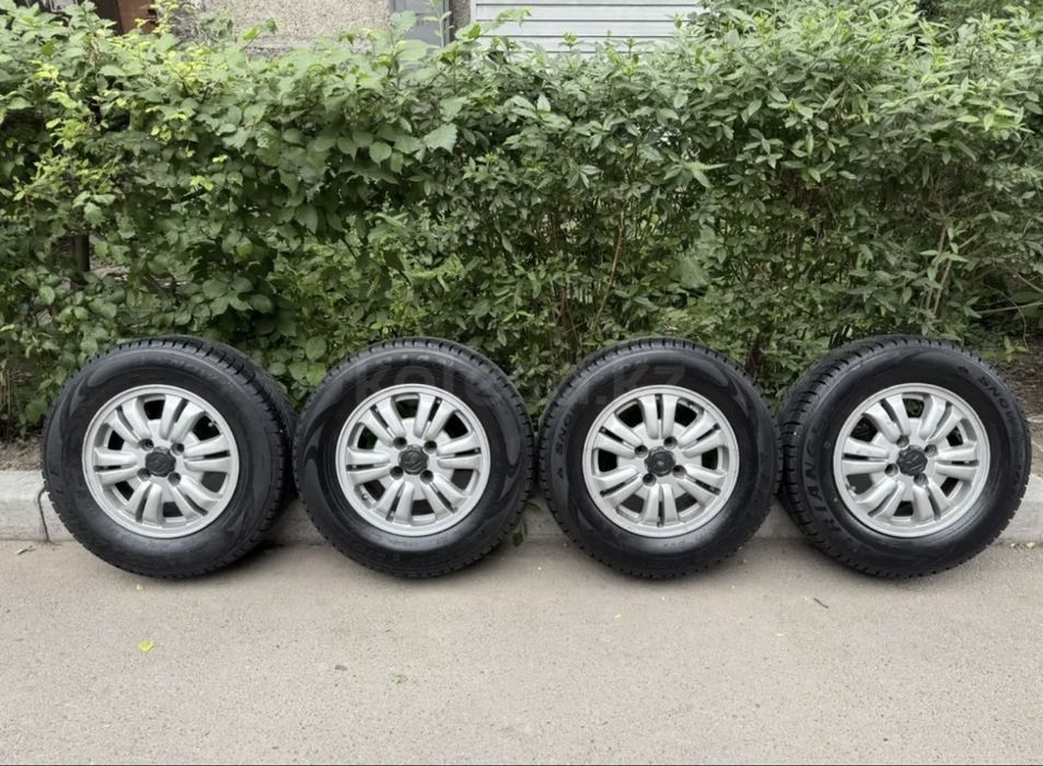 Продам комплект дисков с резиной зима