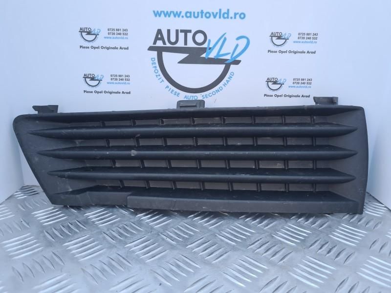 Grila proiector dreapta Opel Zafira B