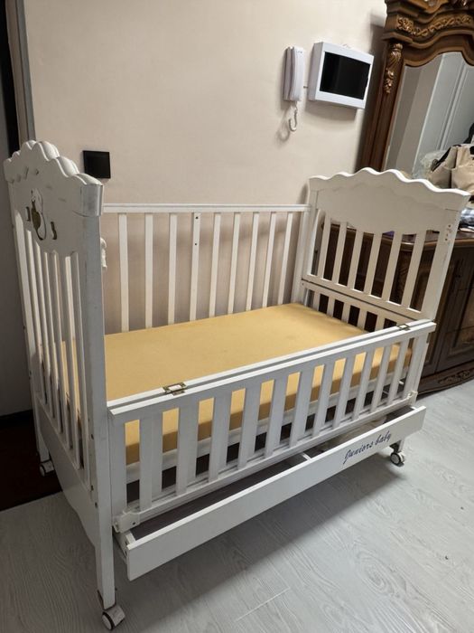 Детская кроватка