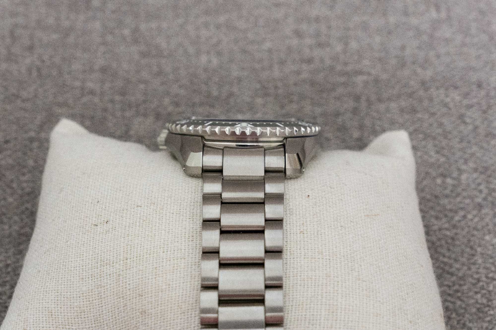 Часовник Seiko MM200 GMT SPB381J1