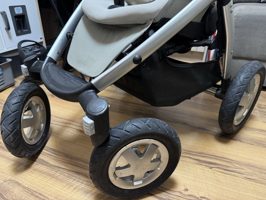 Продавам детска количка Maxi-Cosi Mura 4 2в1