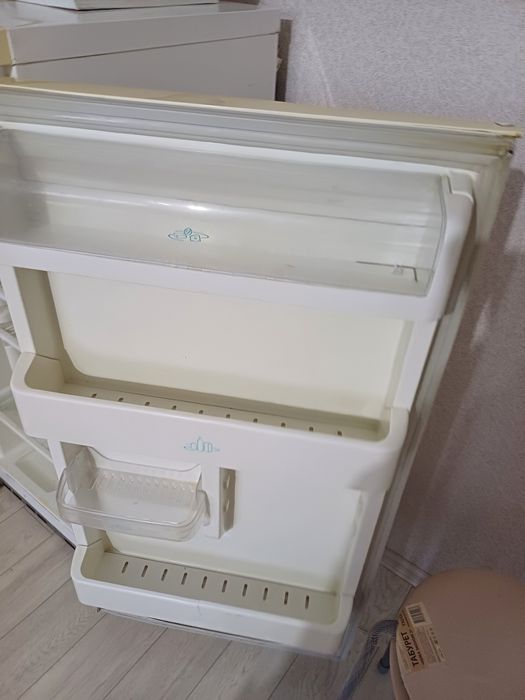 Продам холодильник 40 000 тенге