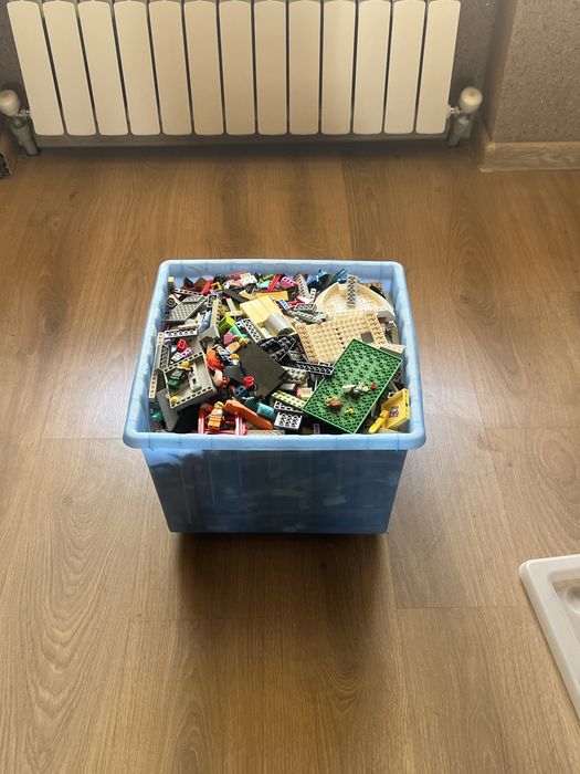 Большая коробка LEGO (оригинал, разные наборы, много деталей)
