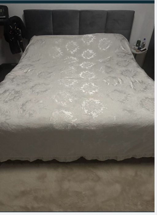 Set format din pilota pat,fata masa mare si 2 draperii!!