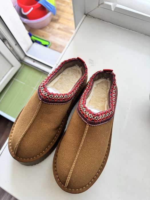 Продам  женские угги зимние