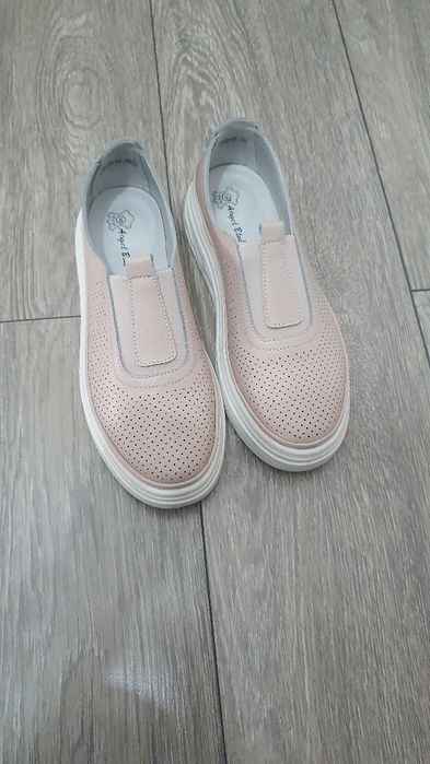 Vând pantofi piele naturala marimea 38
