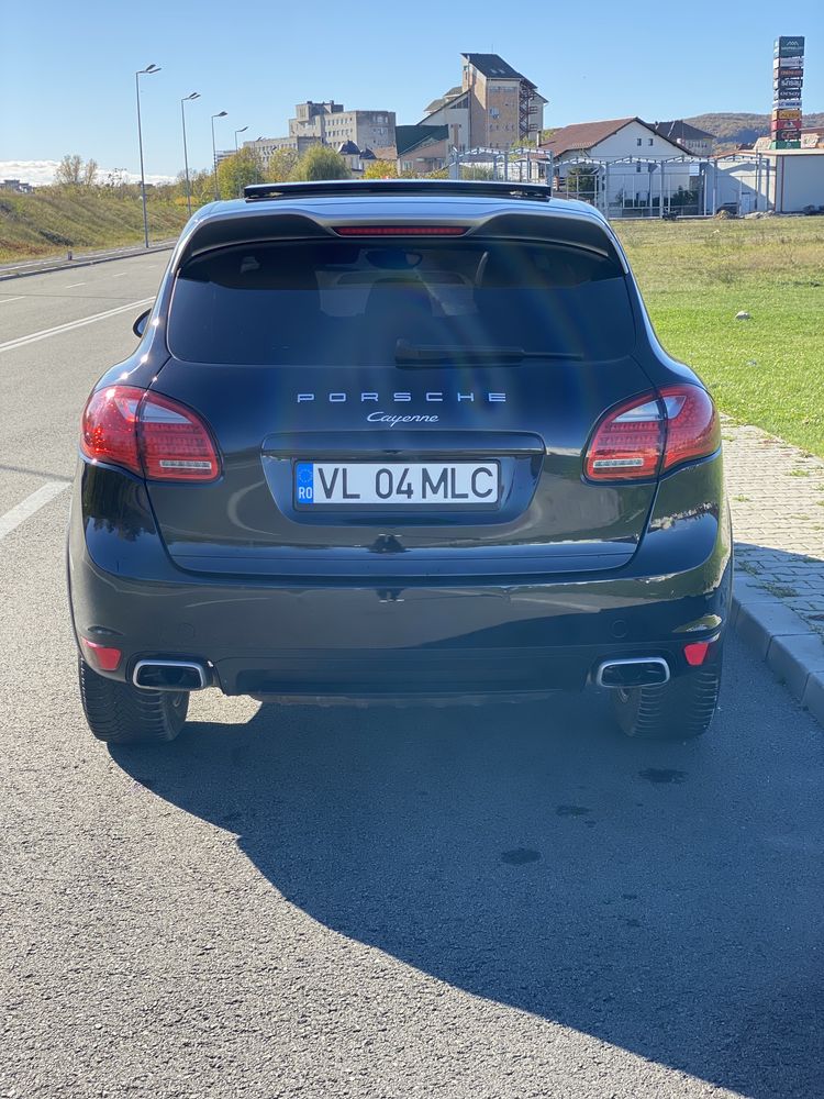 2014 Porsche Cayenne Platinum Edition