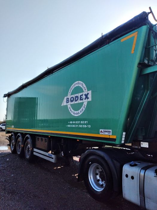 Semiremorca basculabila