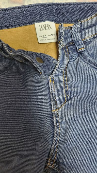Jeansi Zara marimea 104, dublați.