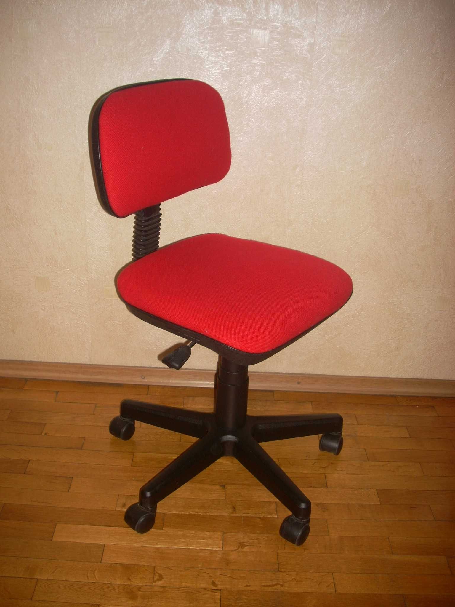 детско столче за бюро (офис стол)