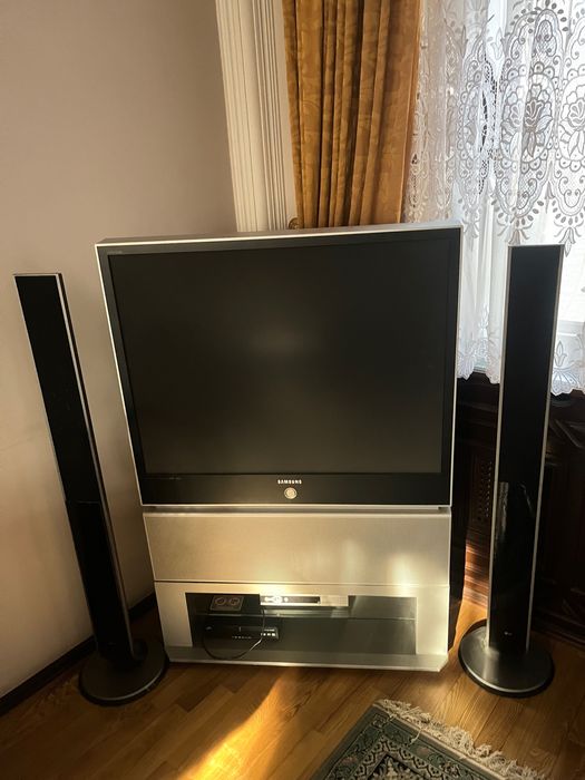 Старая техника телевизоры и колонки