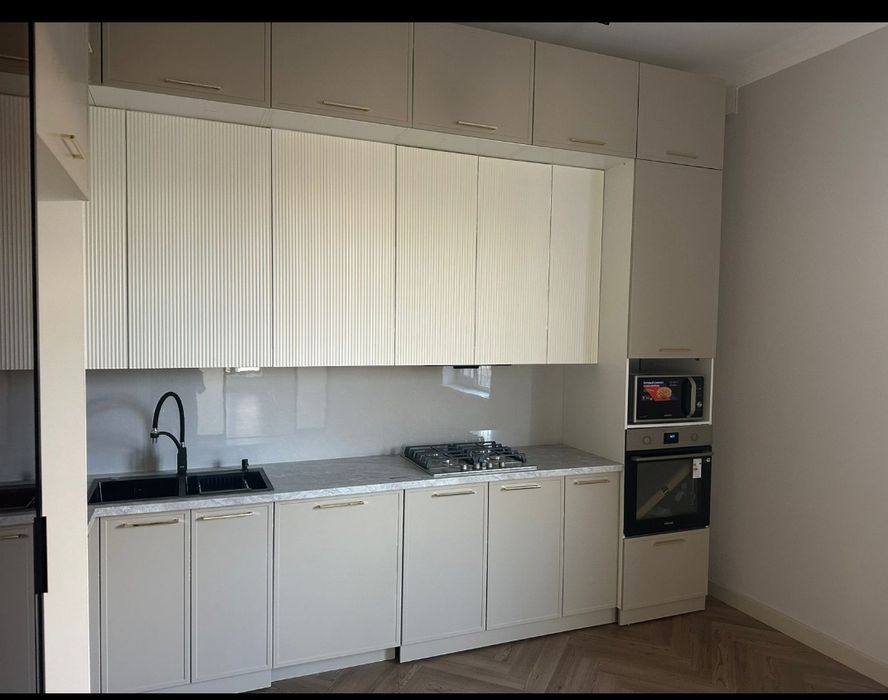 Продам новую кухню 4 на 3.4