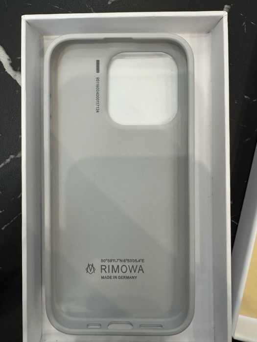 Кейс Rimowa за iPhone 15 Pro