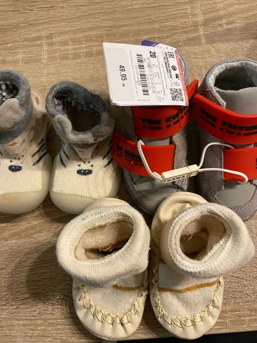 нови бебешки обувки