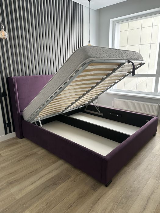 Кровать с матрасом