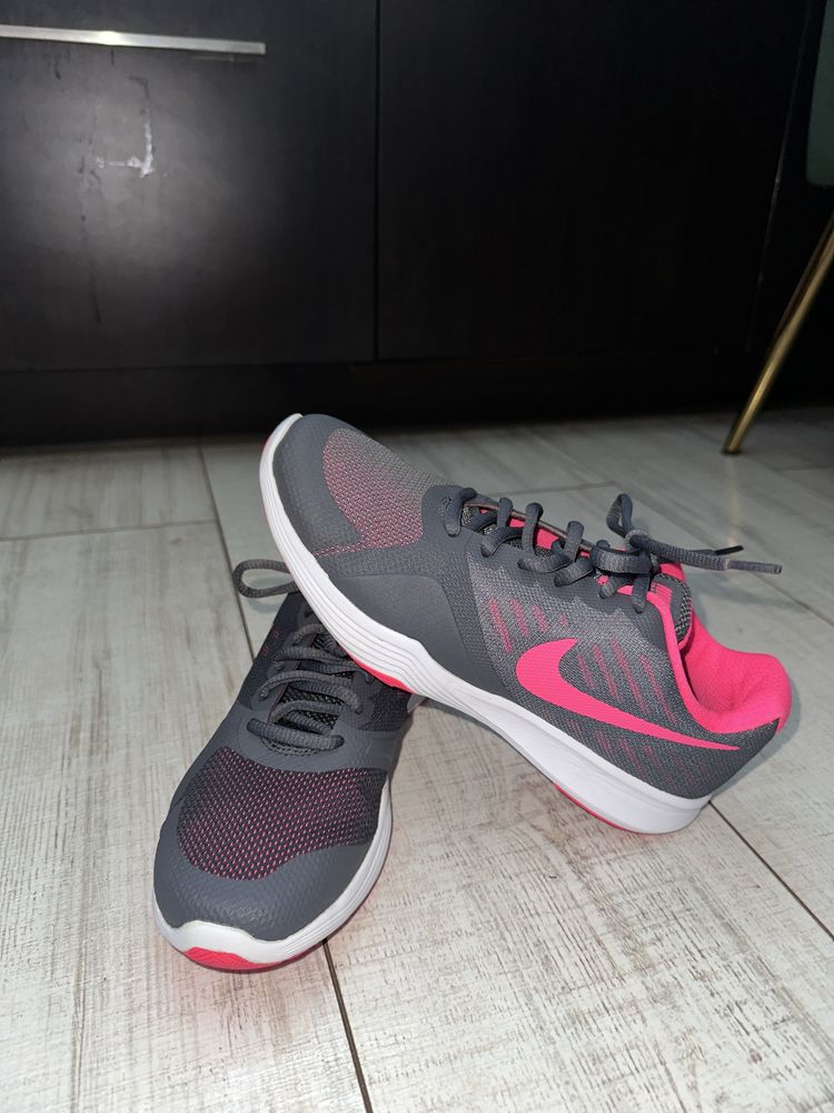 Дамски маратонки Nike Размер 38