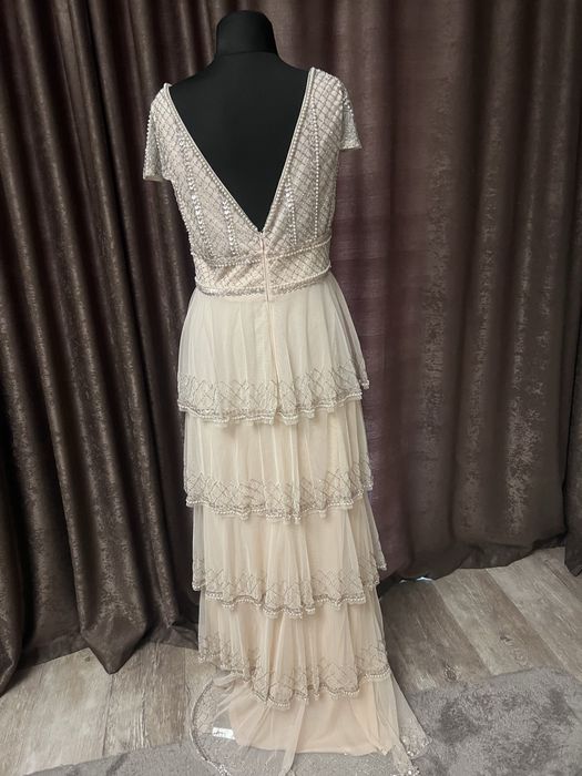 Елегантна дълга рокля Lace & Beads с пайети и перли