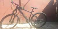 Bicicleta cu suspensii pe aer