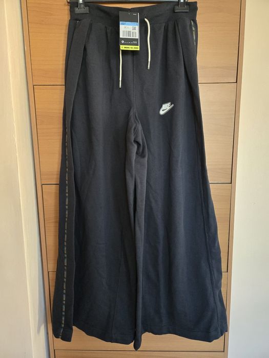 Nike sportswear earth оригинално долнище