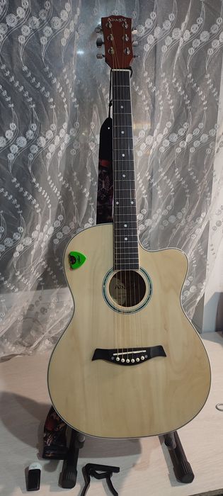 Гитара акустическая