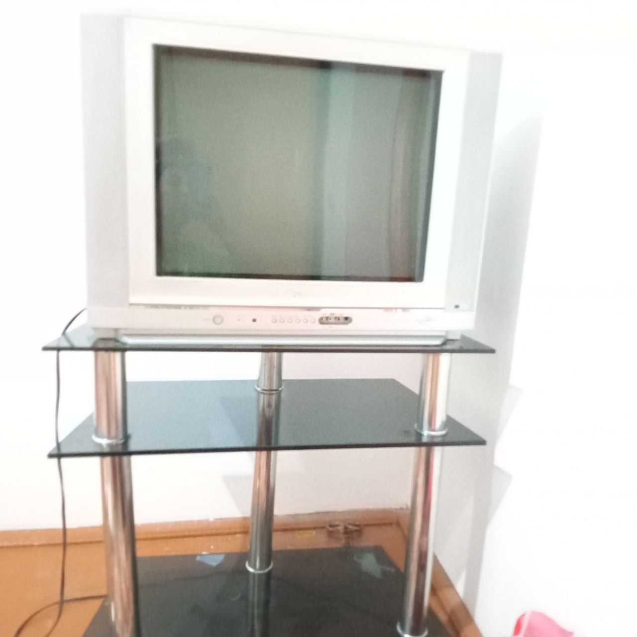 Pastavka televizor dividiy