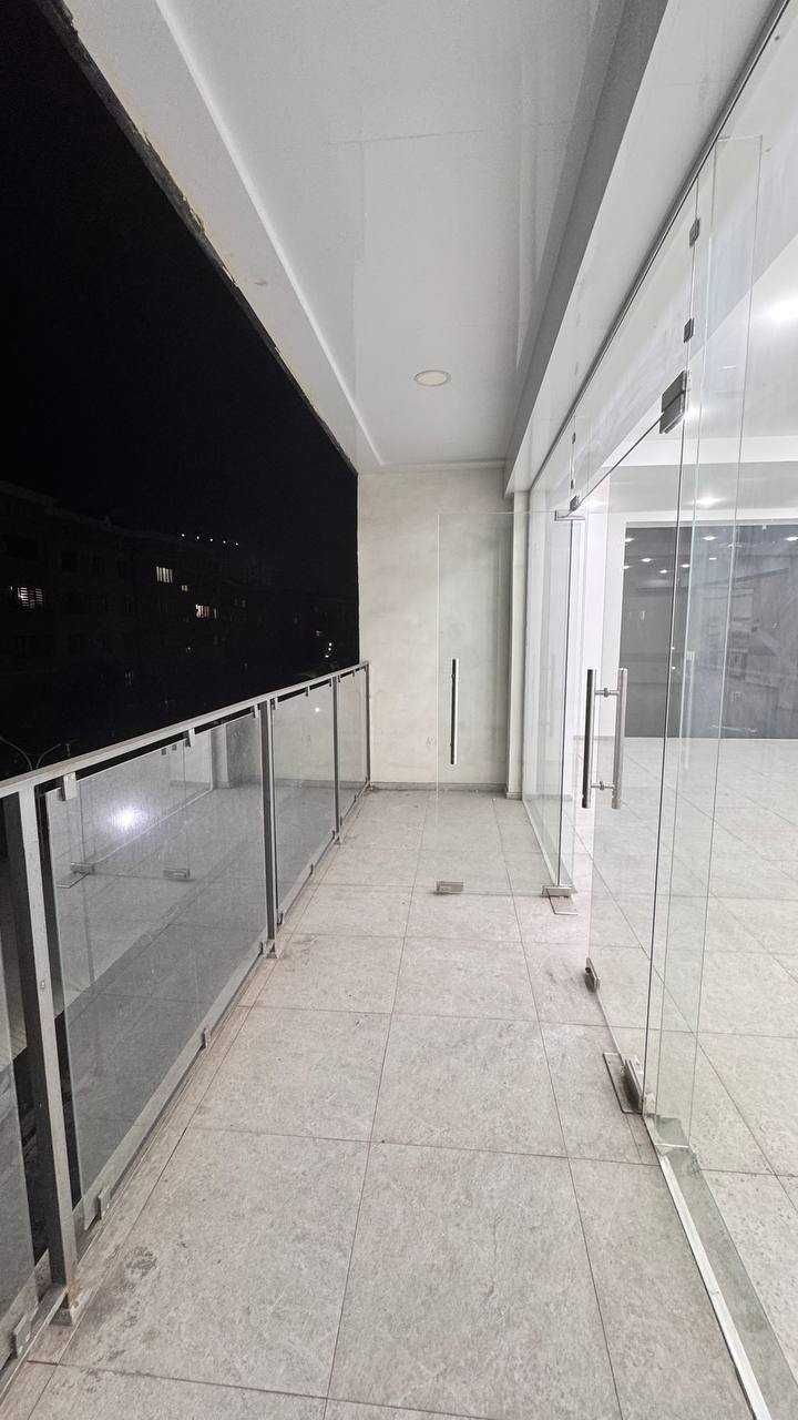 ул.Фаргона Йули УзБУМ 3-этаж 133 м²+10 м² балкон ремонт лифт 2-линия
